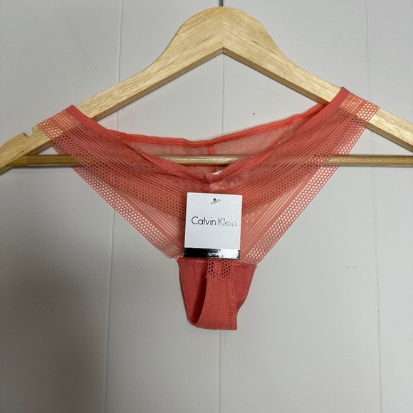 NWT Calvin Klein Effortless Thong, Size S - Picture 1 of 6